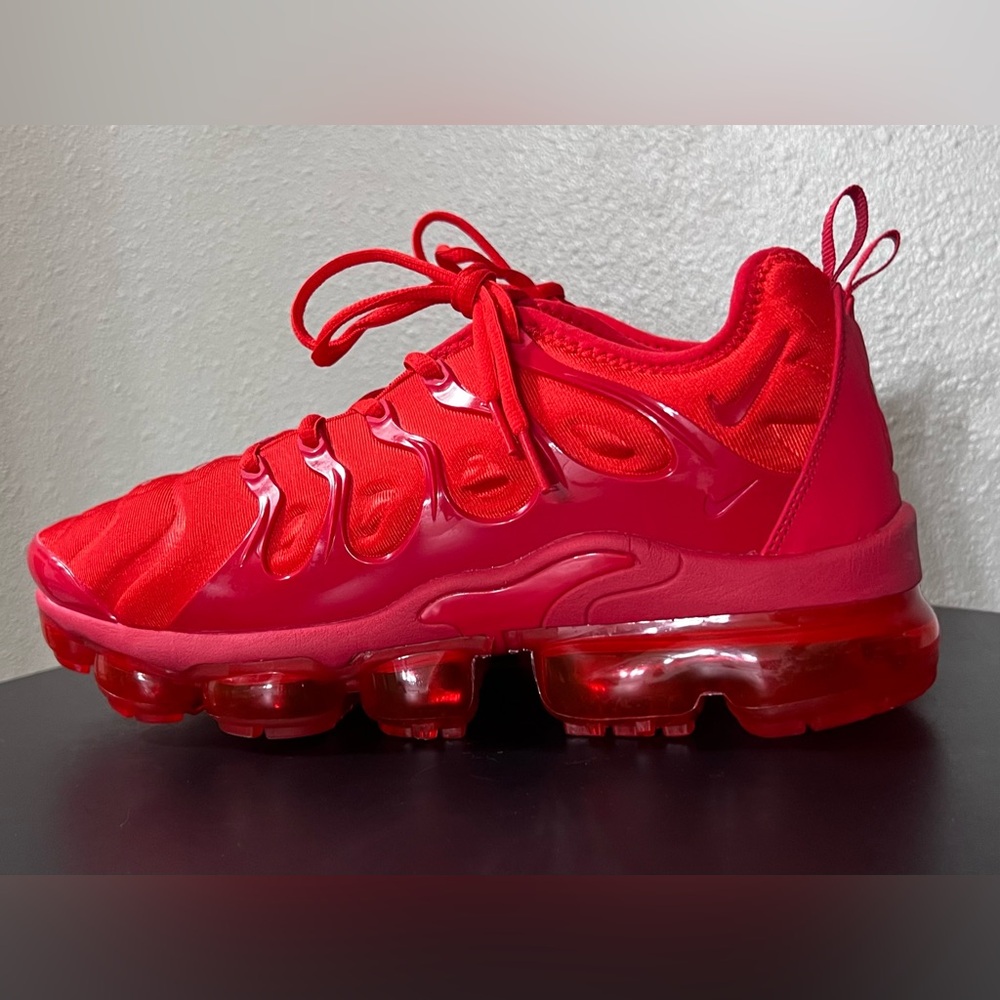 ✨Like New Nike Men's Red Air VaporMax Plus Shoes Athletic Triple Red Sneakers - Picture 9 of 16